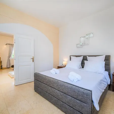 Luxury Oia (Santorini)